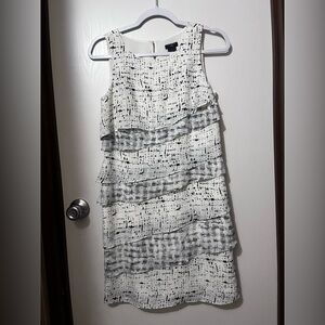 Elegant Black and White Sleeveless Dress 2P